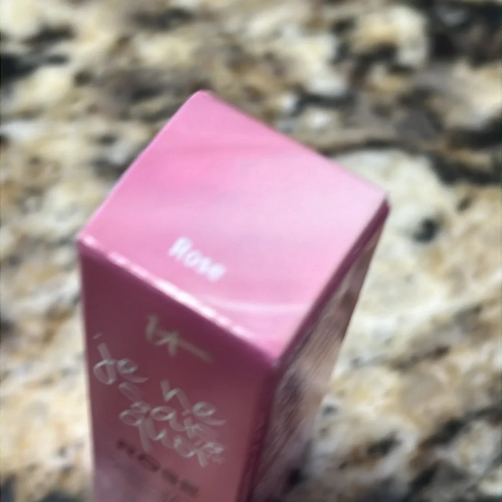 ♣️🌙It Cosmetics Je Ne Sais Quoi Rose Lip Treatment